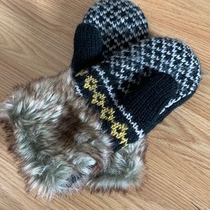 Faux fur gloves